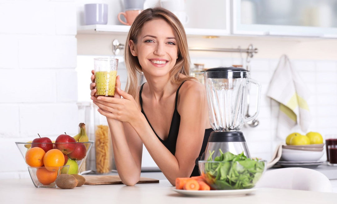 Frau gesunde Ernährung Küche