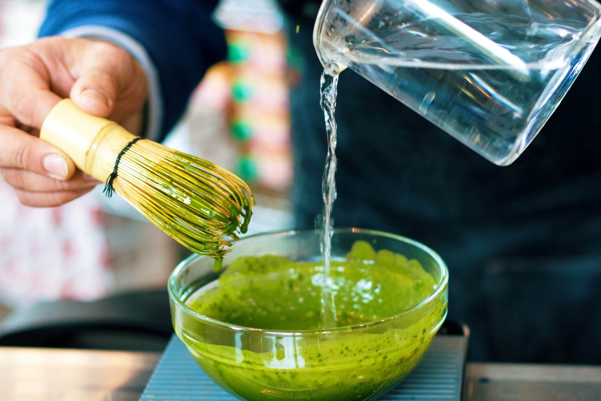 Fit mit Matcha: Warum das grüne Superfood in deiner Küche nicht fehlen sollte
